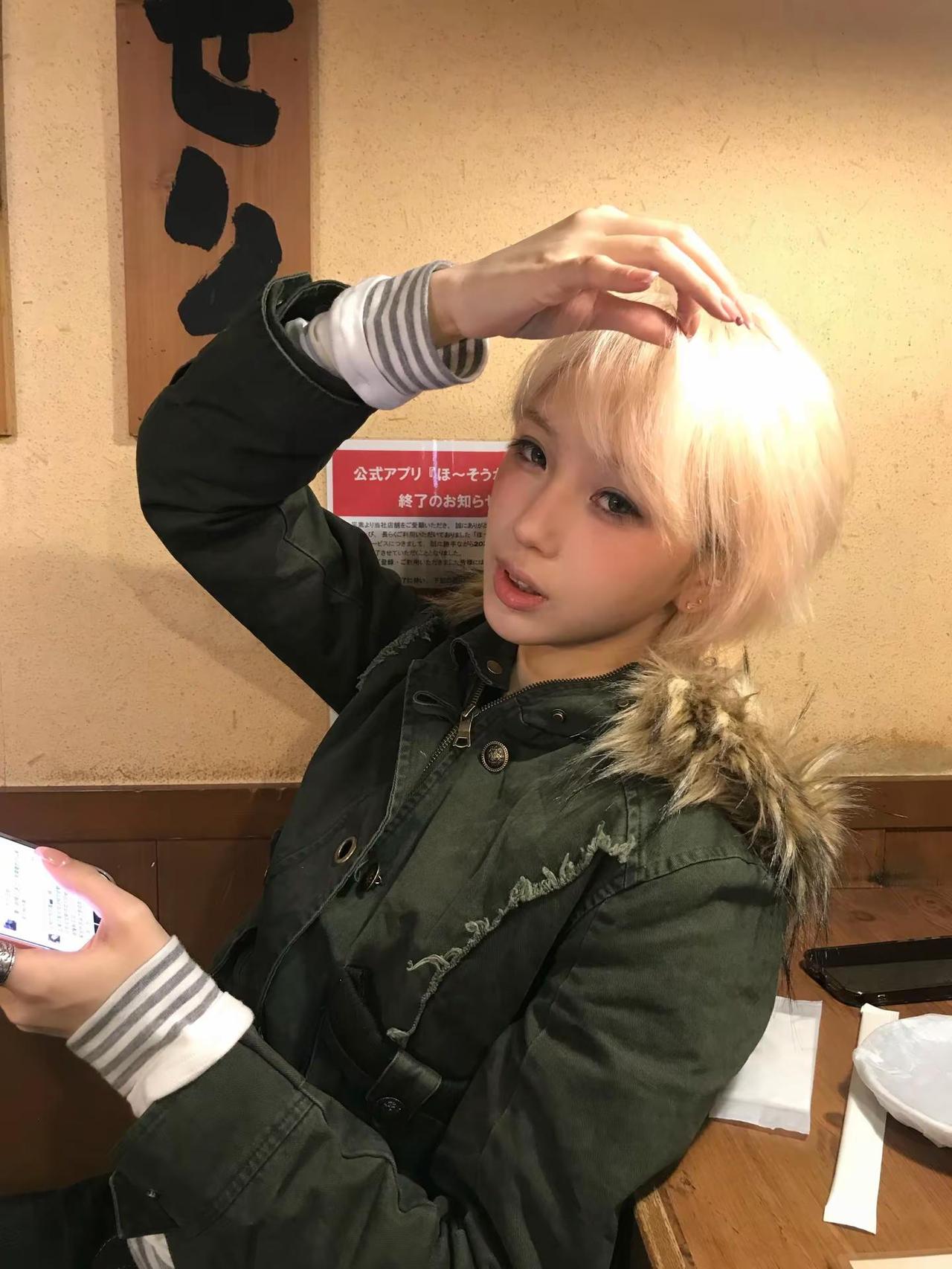 虽然追你的男生在那边排队 你知道我的习惯从来都是插队白毛