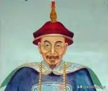 噶礼要动曹寅，理由够硬气，三百万两盐课银子的亏空呢。按大清官制，一品总督参一个五