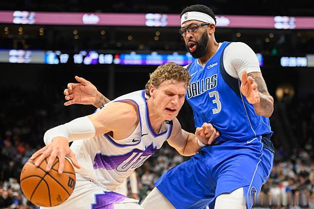 浓眉出场25分钟，拿下25分6板2助2断2帽，正负值+10[举手] ​​​