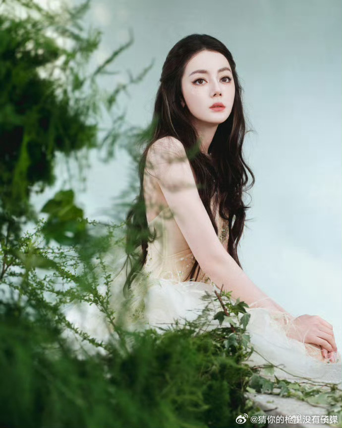 迪丽热巴自然里的的仙子迪丽热巴看起来很甜  迪丽热巴活动造型完全就是自然里的仙子