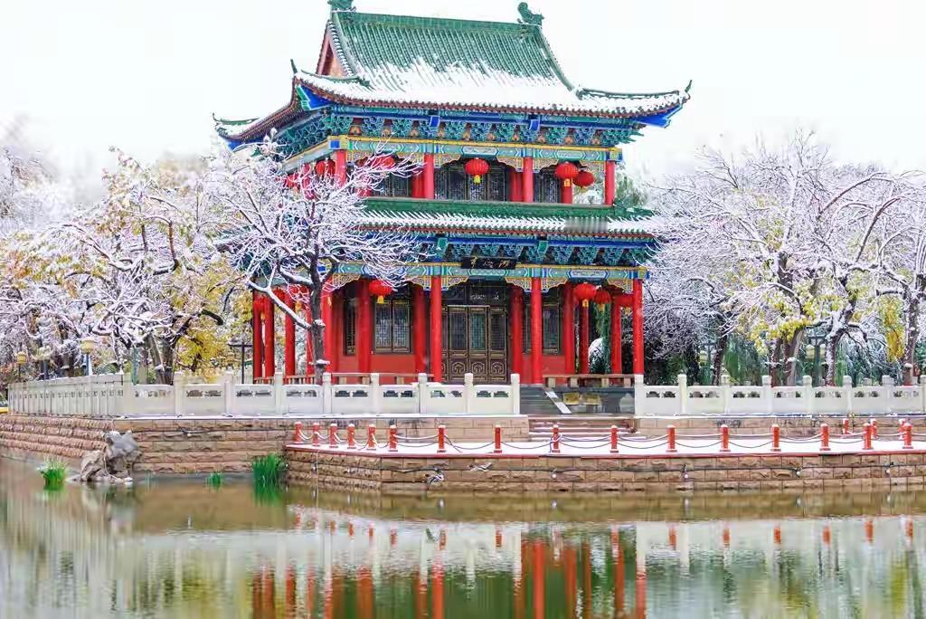 郑丽文获赠“世代接棒”墨宝 国民党主席选举前夕，郑丽文选在关键时刻拜会马英九，获