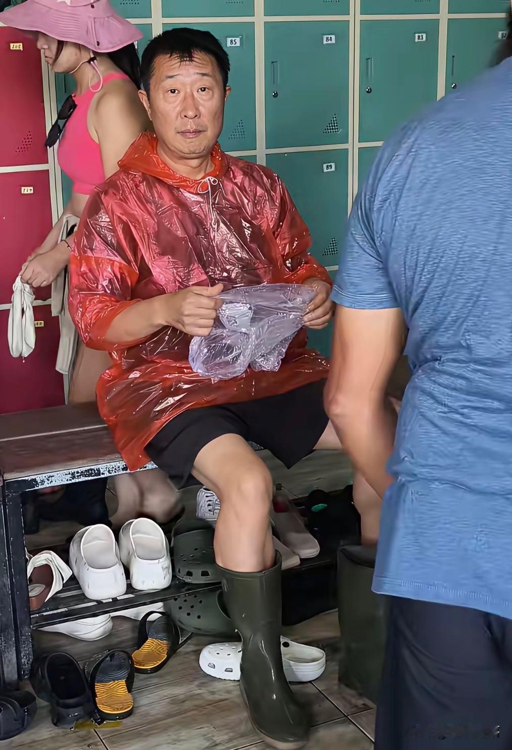 57岁林永健，引发热议。

你敢信吗？一个演了三十年戏、上了七八次春晚，去巴厘岛