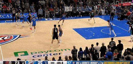 杨瀚森在场效果很好，弧顶发牌阿夫迪亚，最终穆雷空位三分命中



杨瀚森在场作用