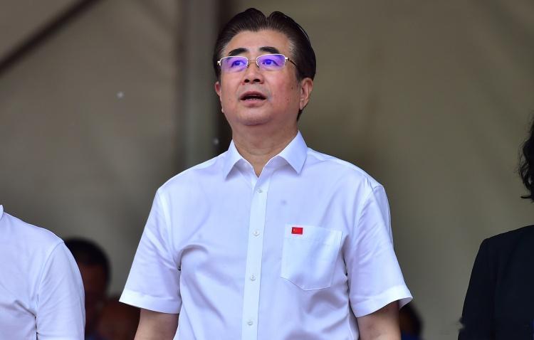 足协主席宋凯现场观看对阵日本  说实话，宋凯上台之后，政策明显改善了，教练也可以