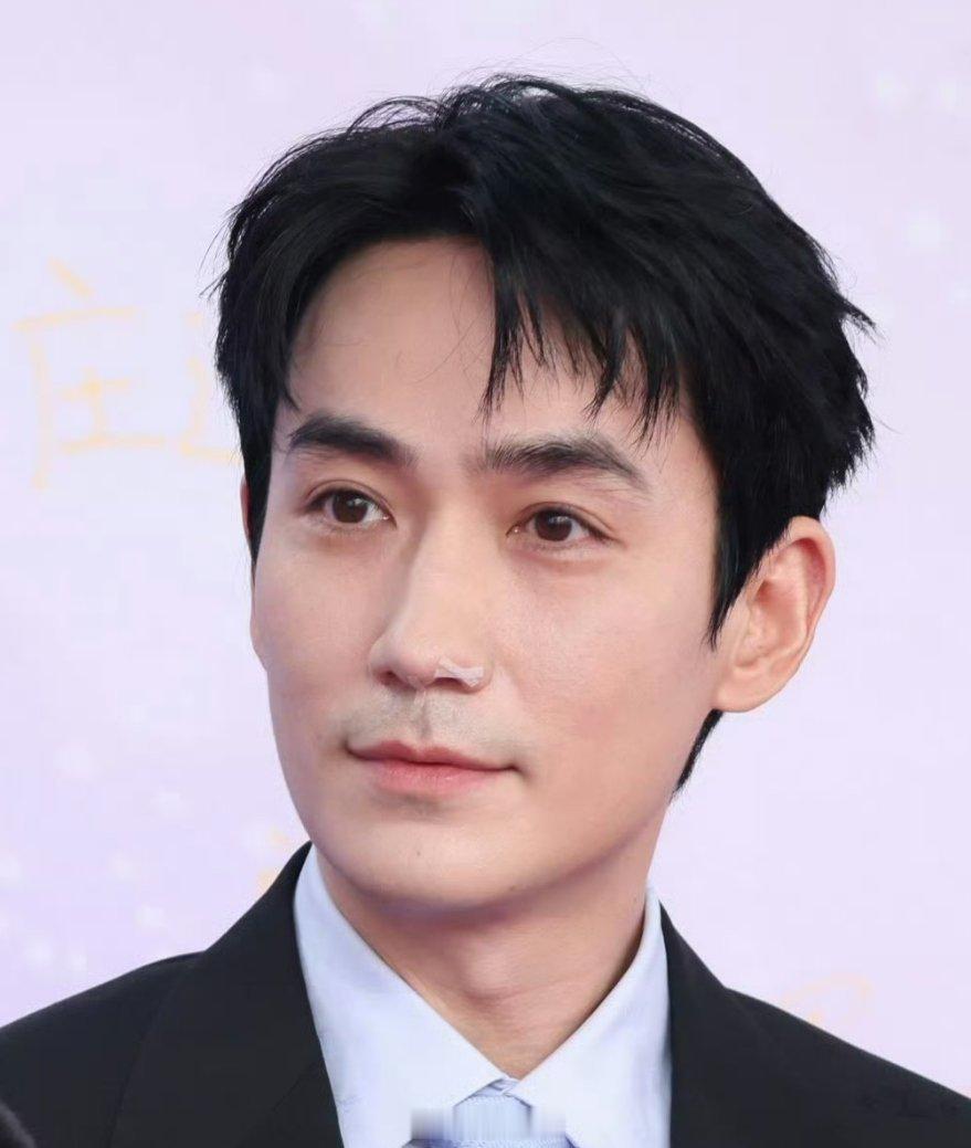 朱一龙鼻子咋了 
