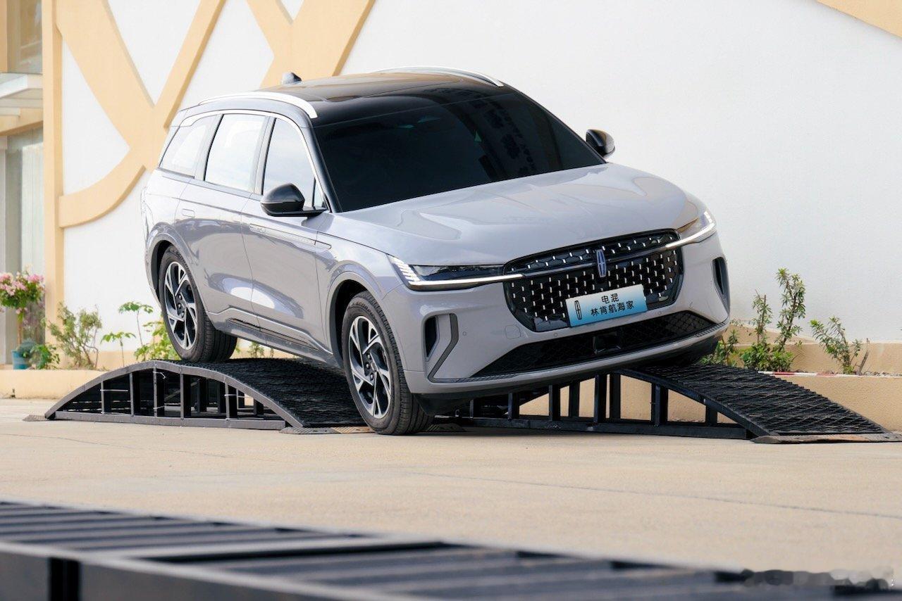 在乎输赢不如论舒赢舒服是终极的豪华 当所有人都在比谁的配置更花哨，林肯坚守“美式