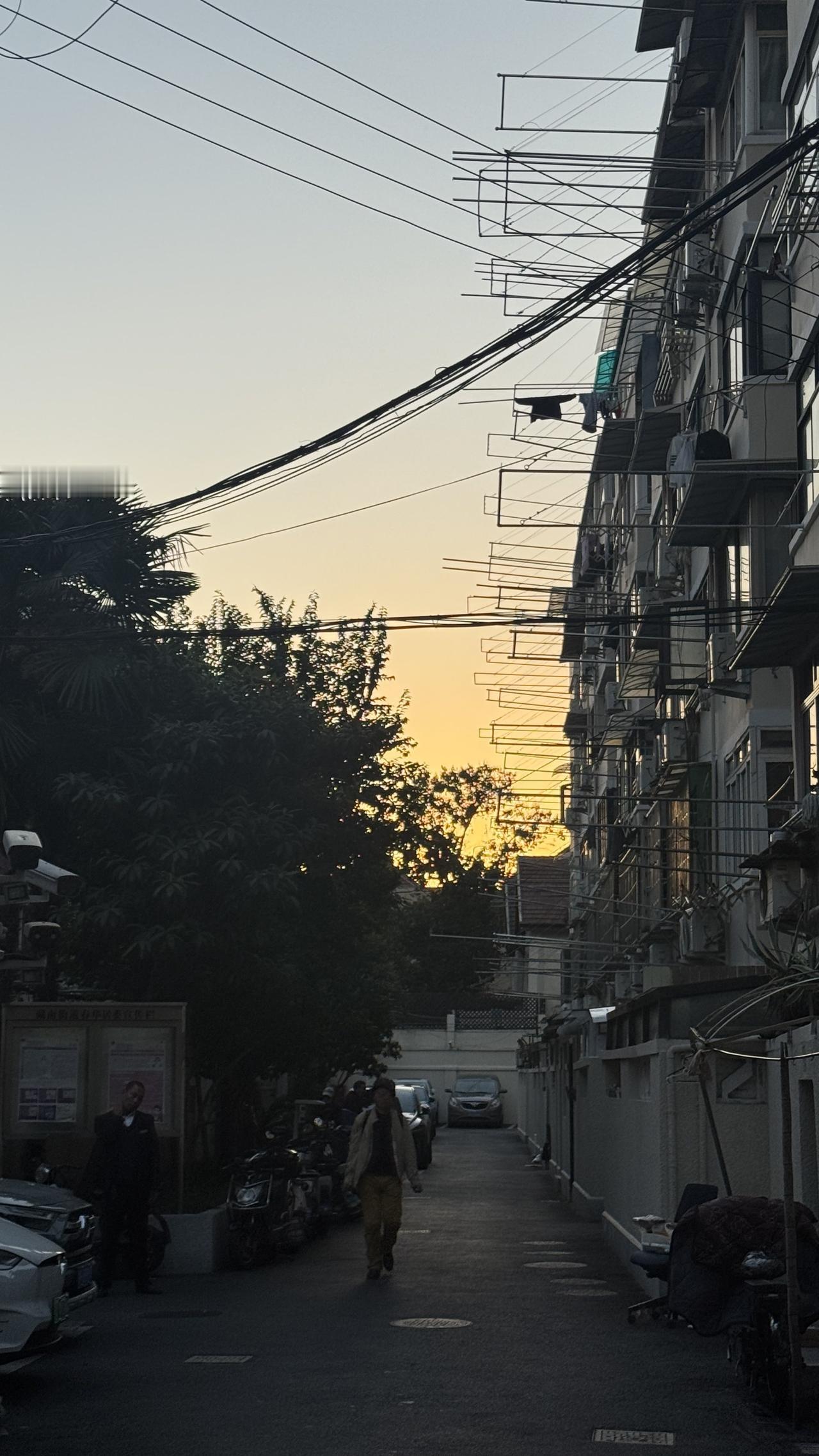 人均GDP与居民收入存在关联，但并非直接等同。人均GDP衡量的是国家经济总量分摊