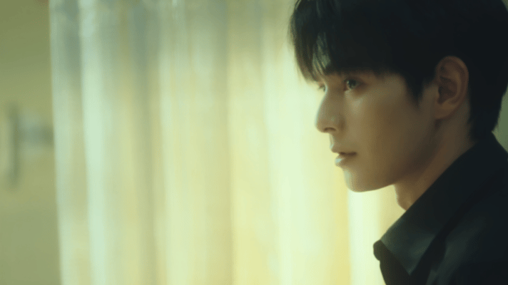 R361这两个人的名字放在一起就是一种浪漫。那种在港城背景下的爱恨纠葛，那种年下