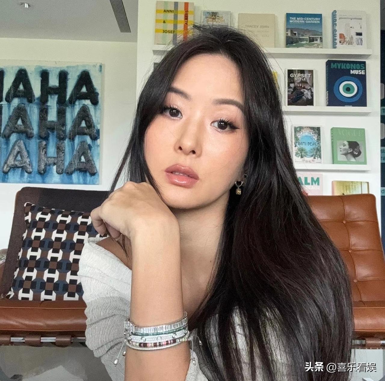 孙芸芸，冲上热搜！
 
3月24日，“台湾第一名媛”孙芸芸突然冲上热搜，这次不是