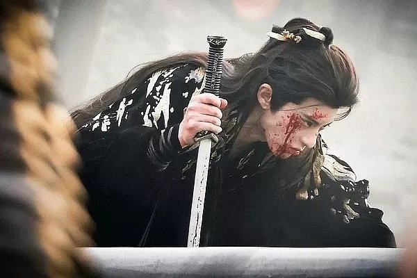 有些下家丝就别装书粉了，王鹤棣是经过市场检验过的bg大爆生，这人设就是他的舒适区