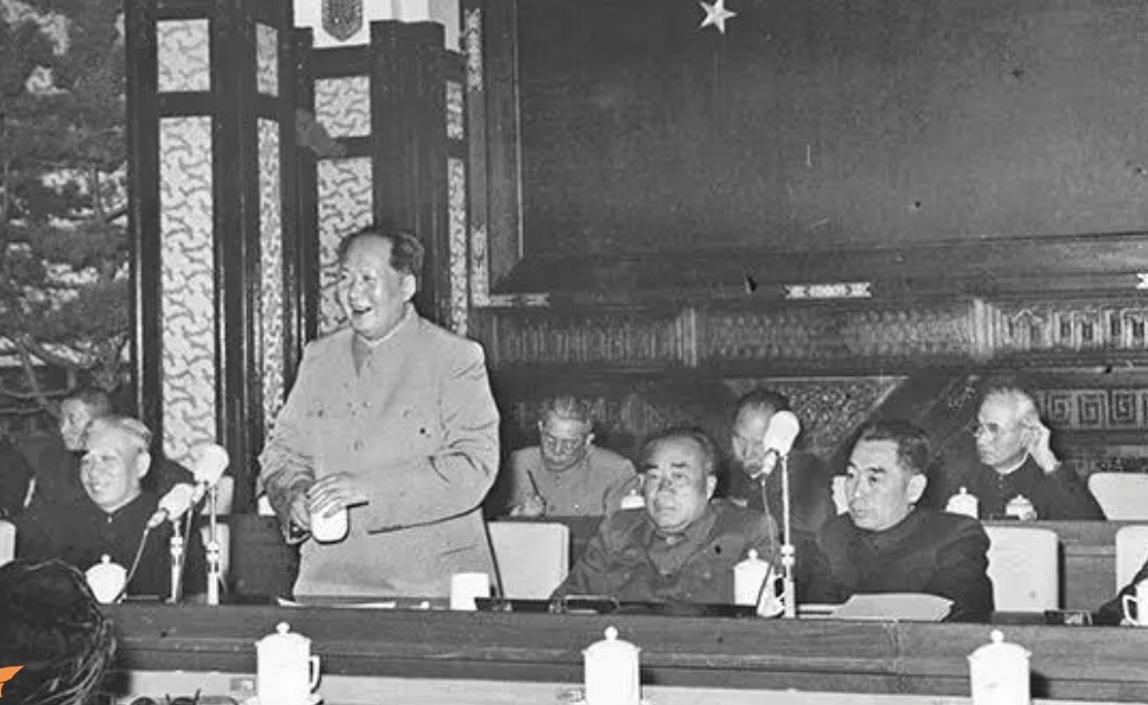 美国是不是敌人？向毛主席请教政治智慧文/司马南如果有一种对象，既要斗争又要联合，