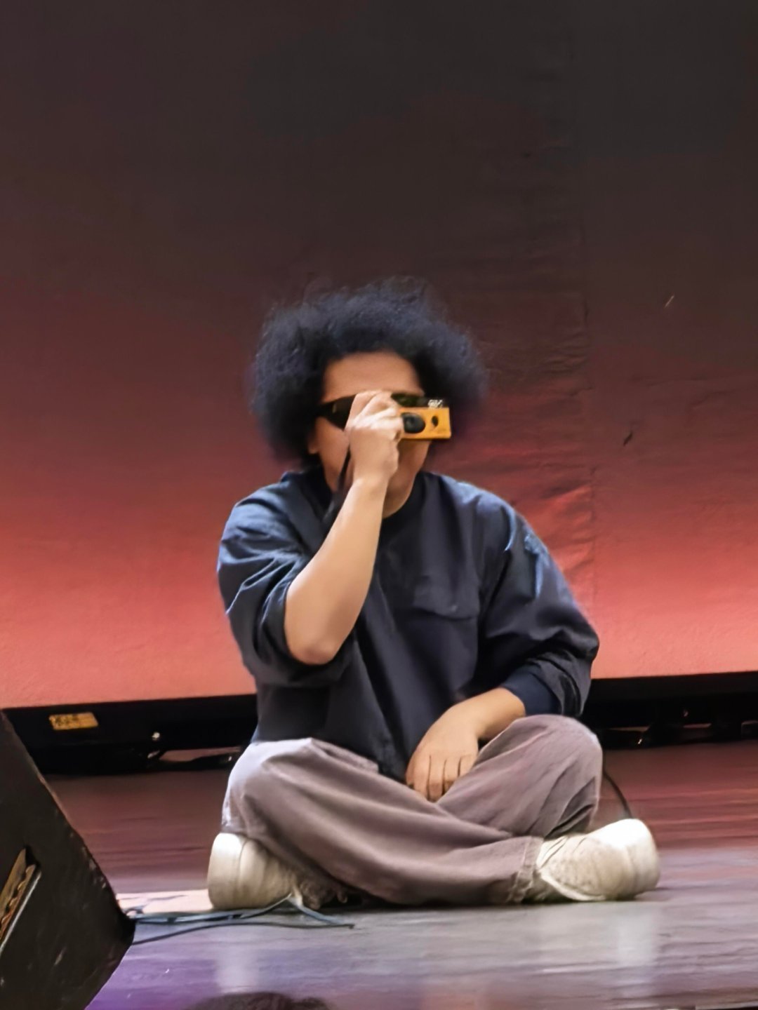 拿盲人博眼球要下地狱的七年误诊，放在任何人身上都是大事。黑灯在台上把它当笑话讲，