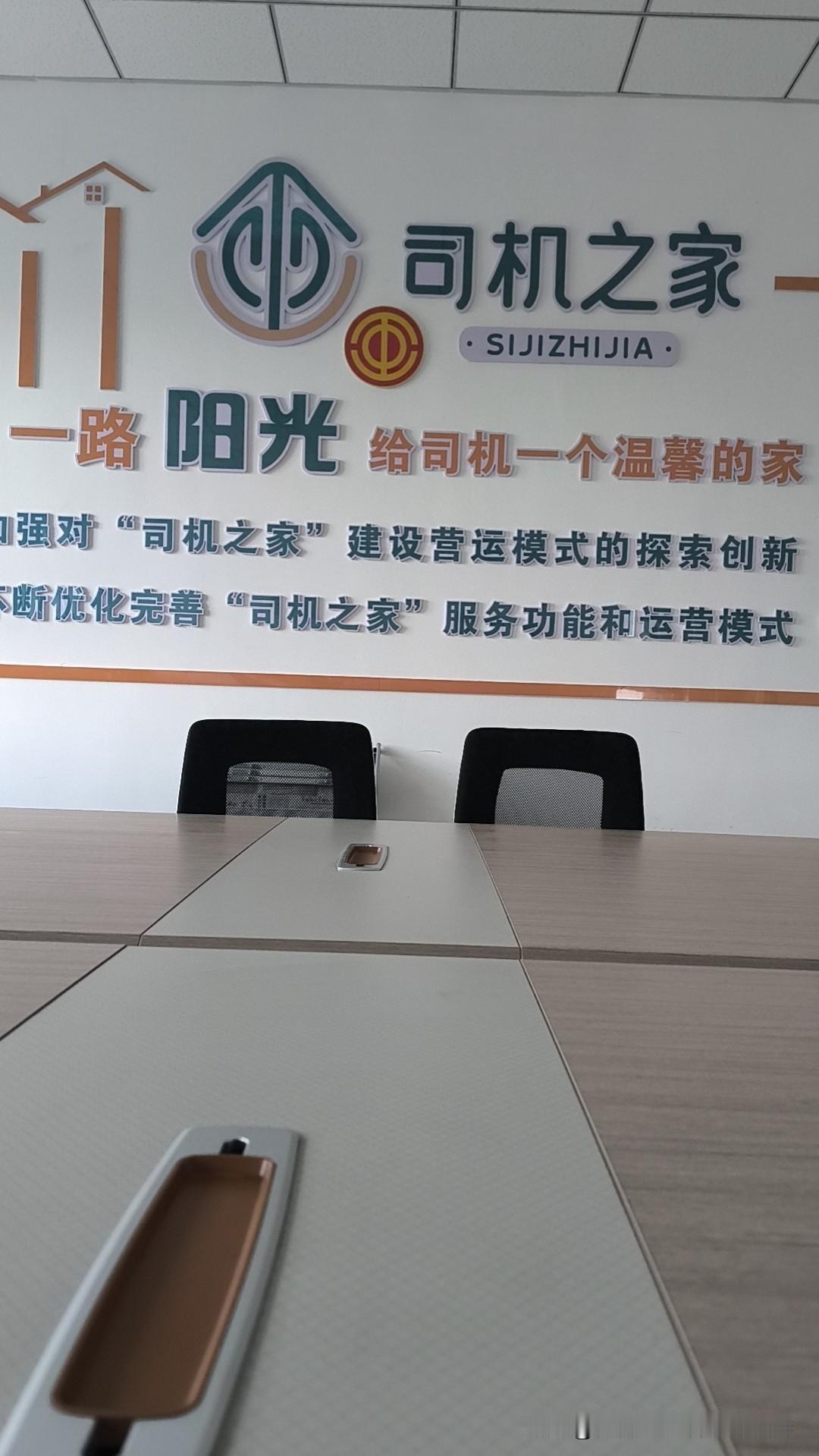 距离51高速免费还有几个小时，相信很多人已经在高速上了。但来新疆的朋友可能就只能