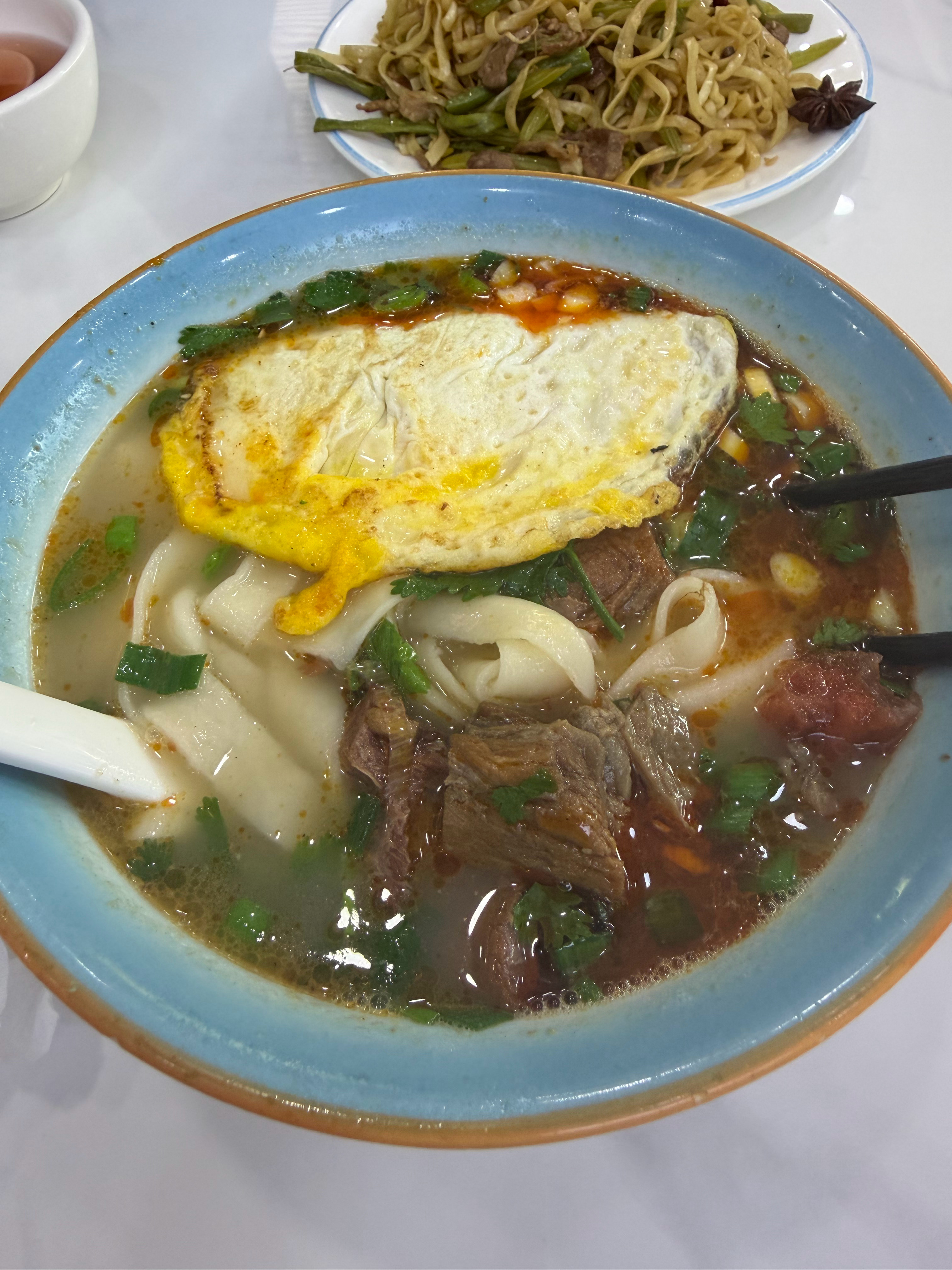 30 元，半筋半肉河南烩面电梯里都是最近上市的 Tie 1 公司员工，都很幸福，