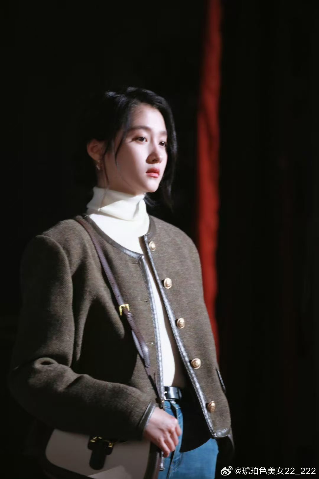 关晓彤严晓丹一哭我也跟着哭 关晓彤诠释的严晓丹哭起来太催泪！没大声哭喊，只是红着