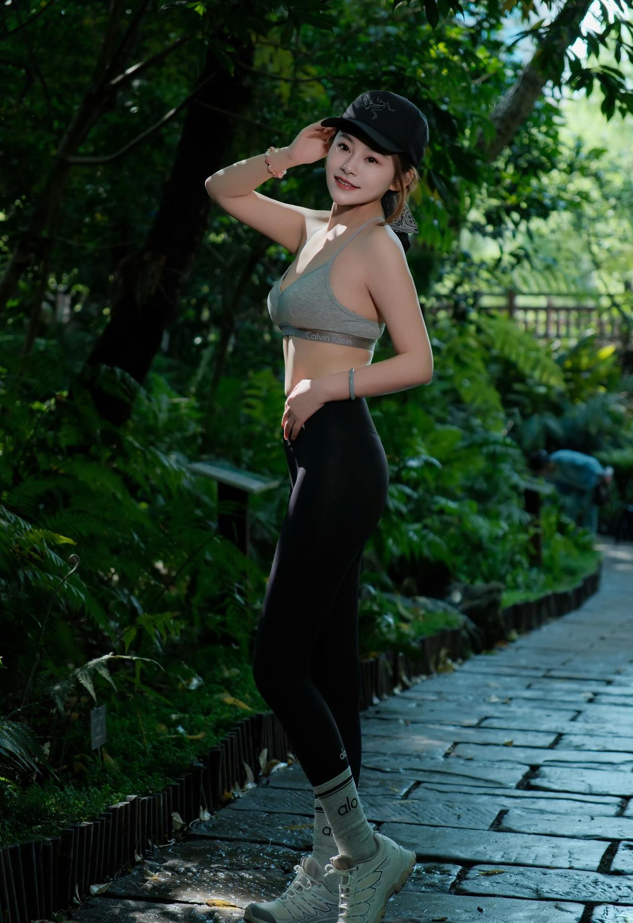 🍃 被绿意包裹的松弛感，森系轻氧时刻，和自然一起呼吸，流汗也能成为治愈的方式。