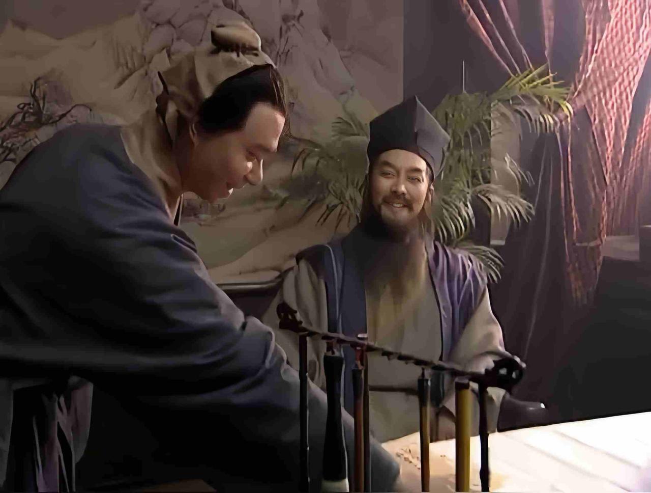 提到高俅，许多人脑海里立刻浮现出《水浒传》里那个令人讨厌的奸臣。他贪赃枉法，陷害