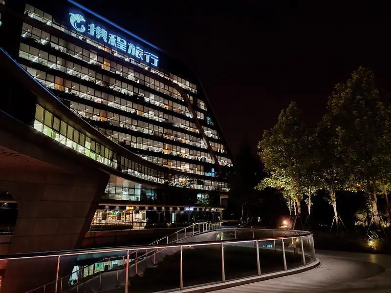 2026年1月12日，携程可闹了个大乌龙，大量员工收到“离职通知”短信。短信以“