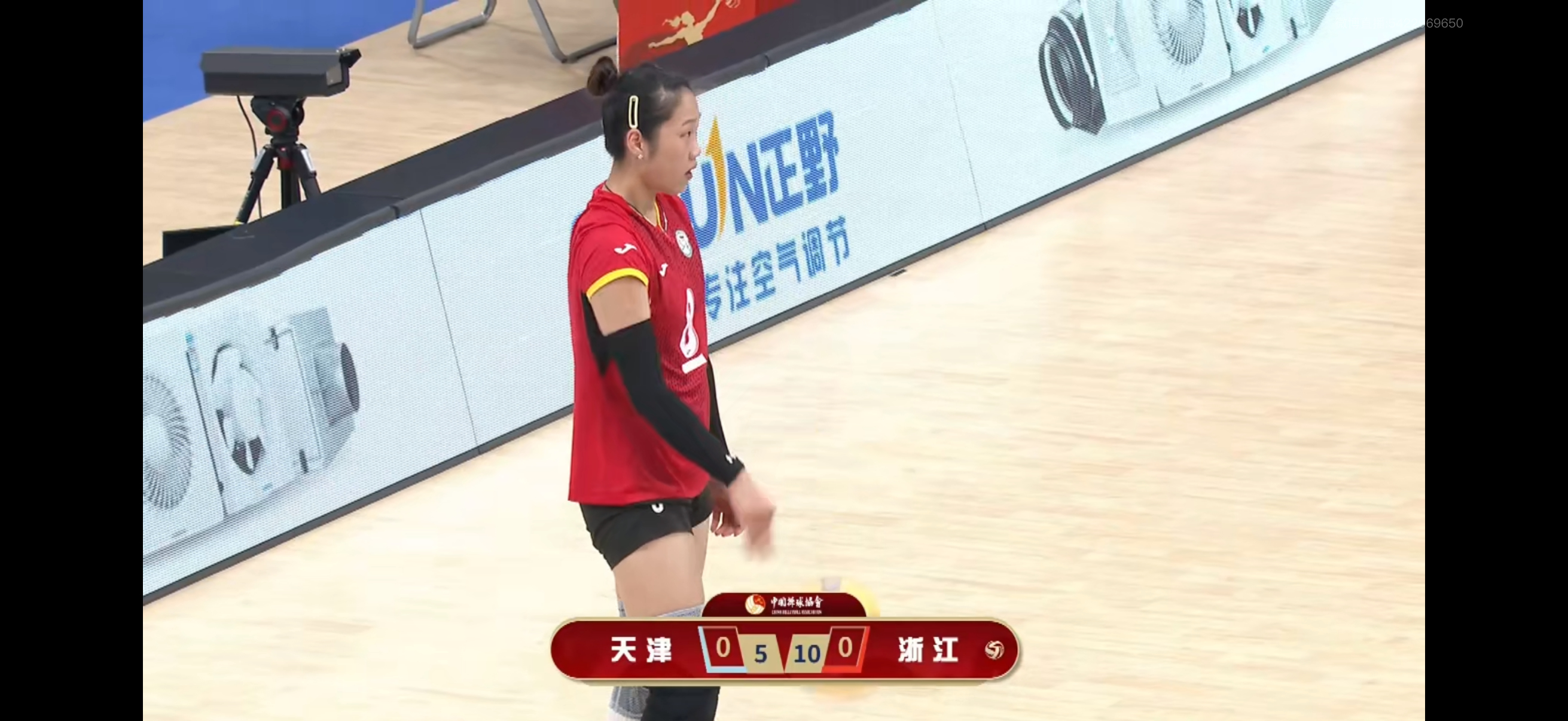 倪梦杰一轮发球拉开比分，把天津女排发得鸡飞狗跳[酷]2026年全国女排锦标赛 ​