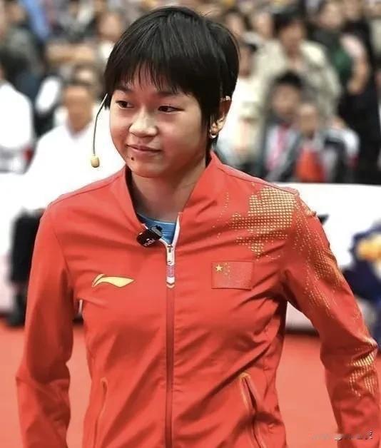 全红婵是最可怜的，因为她被一帮饭圈全粉泡在各种谣言的酱缸里，说什么“周继红打压全