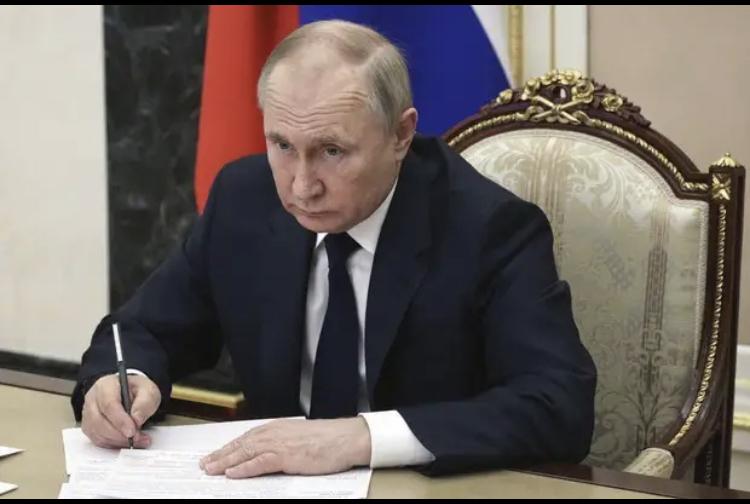 当地时间24日，《基辅独立报》抢先公开了美乌最新达成的“20点和平计划”的全文。