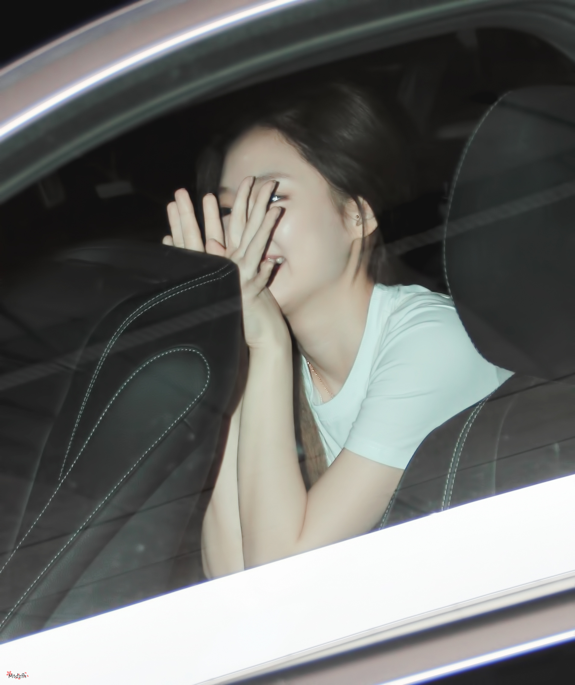 jennie 【那年今日】180606 巴黎到达相关图片9Pcr：每天都在废话 