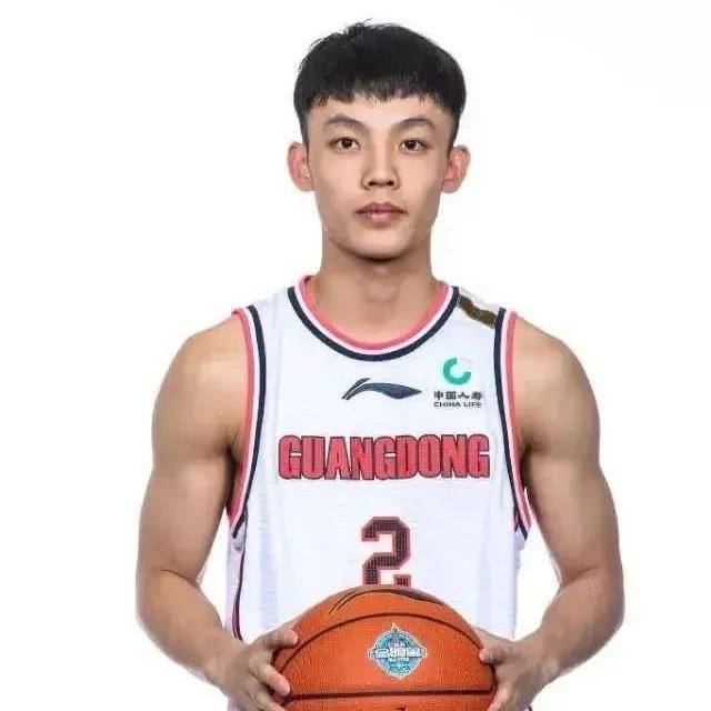 明晚，山东迎战广东，肯定血拼，不能错过！

目前，山东22胜12负，位列第5；广