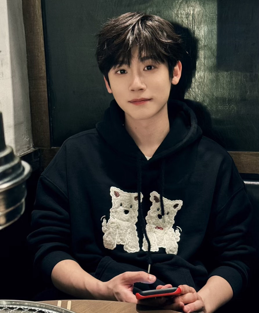 李卿人火了脸都清晰了终于能把李卿的名字和脸对上了 《逐玉》收官就看到李卿的线下活