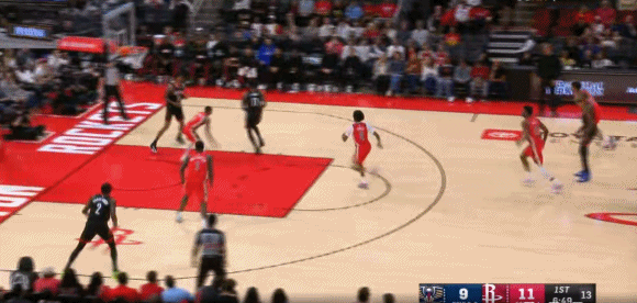 脑瓜子嗡嗡的！伊森被锡安送上惊天大帽！
在今天NBA常规赛火箭对阵鹈鹕的第一节比