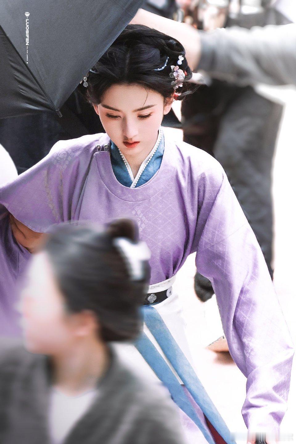 宋祖儿《司宫令》吴蒖蒖造型路透 目前有两套了 一套小粉一套小紫 