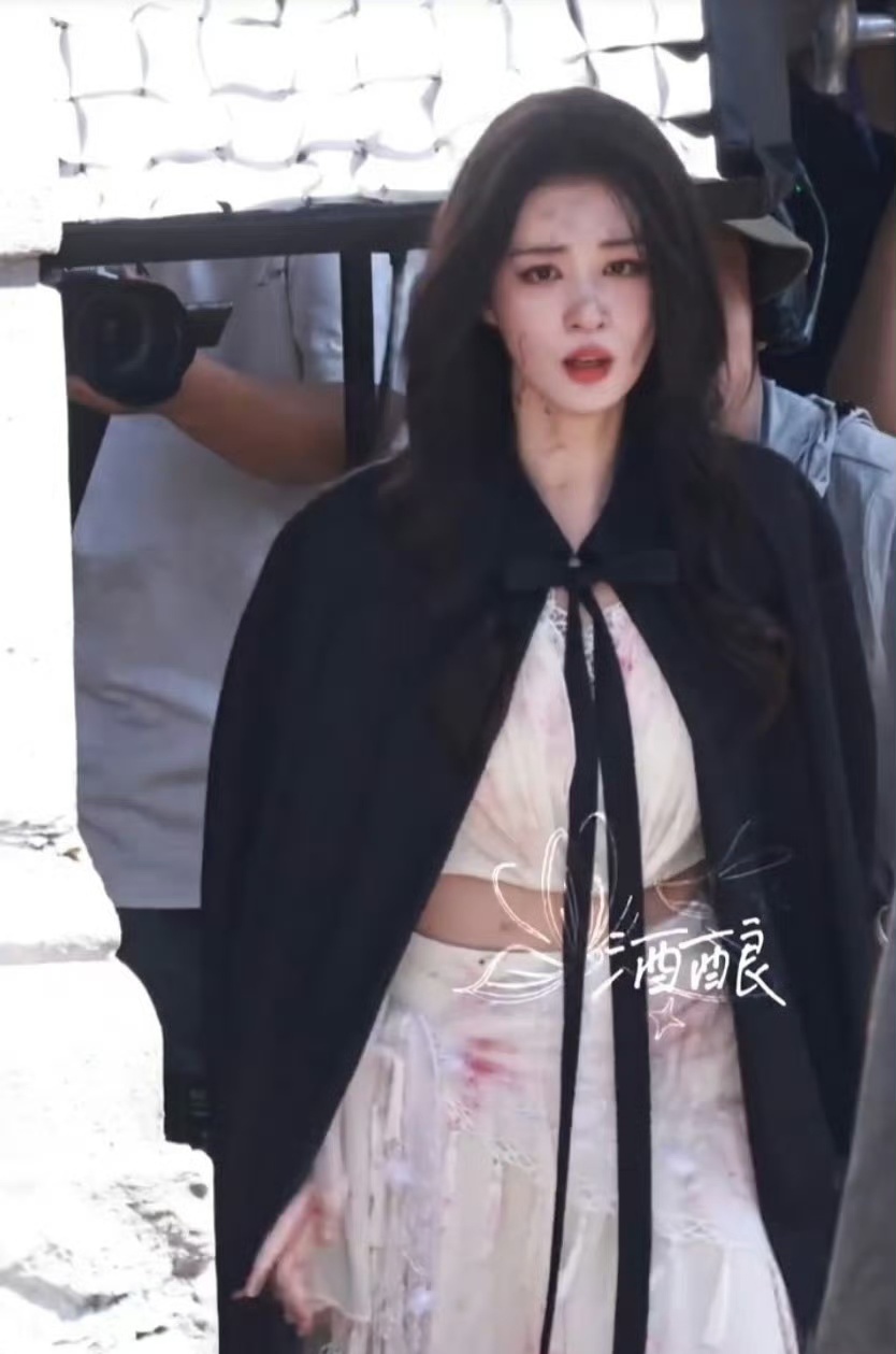 娱乐[超话]王楚然这一秒过火战损妆王楚然这一秒过火战损妆路透 ​王楚然新剧战损妆