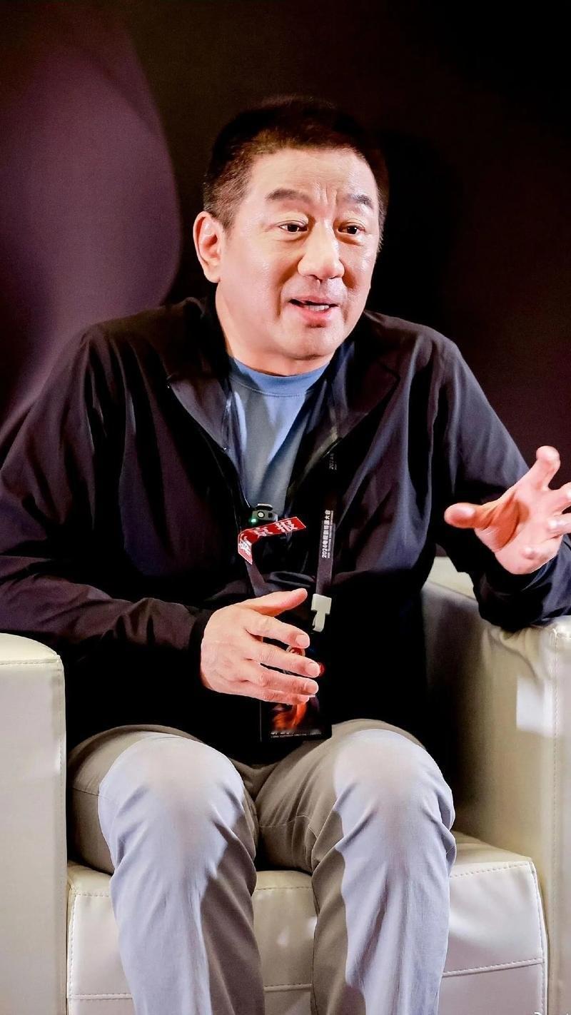 丁勇岱最近是频繁出镜，演的都是正面角色，而且都是领导干部，感觉真是一身正气。可我