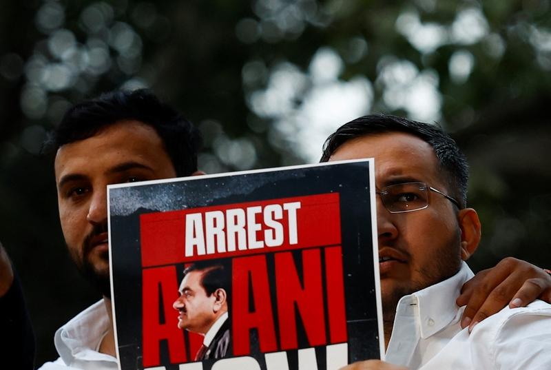 印度裔在全球企业，尤其是美国科技巨头中担任高管的比例确实很高。

他们的成功并非