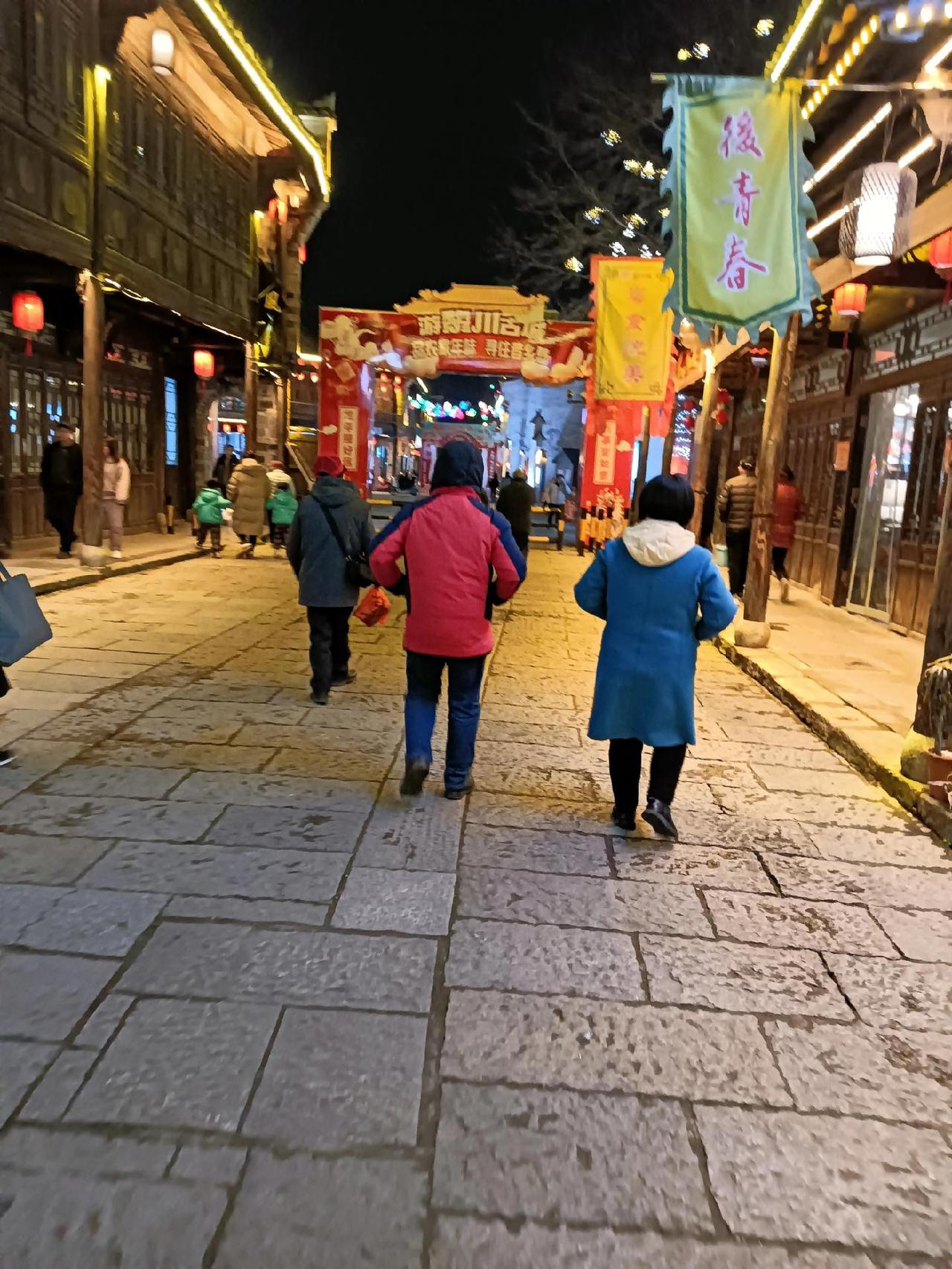 黎川古街夜景还是很美的，天气再暖和点就更好了，是个黄昏漫步的好地方。#相约古城夜