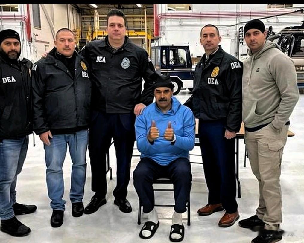 这就是“有钱能使鬼推磨”的最高境界。

这就叫“钞能力”现场教学吧？

马杜罗站