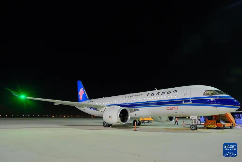 3架C919飞抵迪拜，这个巨大的市场，中国信心满满！

11月17日，2025年