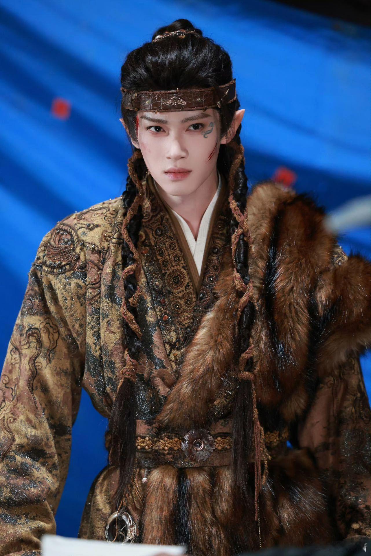 闫桉发了2000字长文 谁还没看两千字角色长文，细腻剖析饰演的角色在剧集里的故事