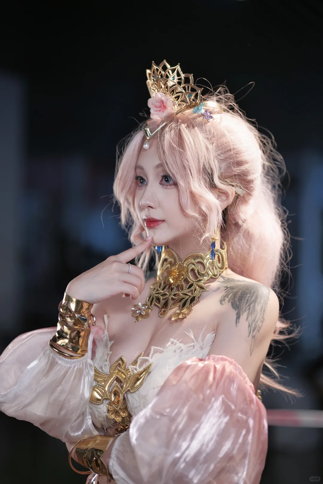 你以为我穿成这样是为了取悦你