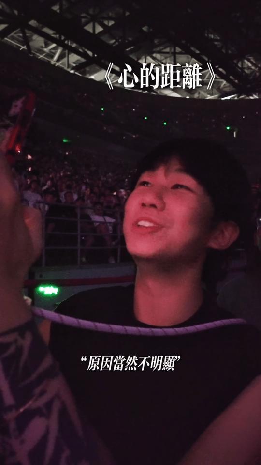 白举纲演我看陈奕迅演唱会 原来白举纲也是陈奕迅的歌迷，看他跟着旋律轻轻摇晃，认真