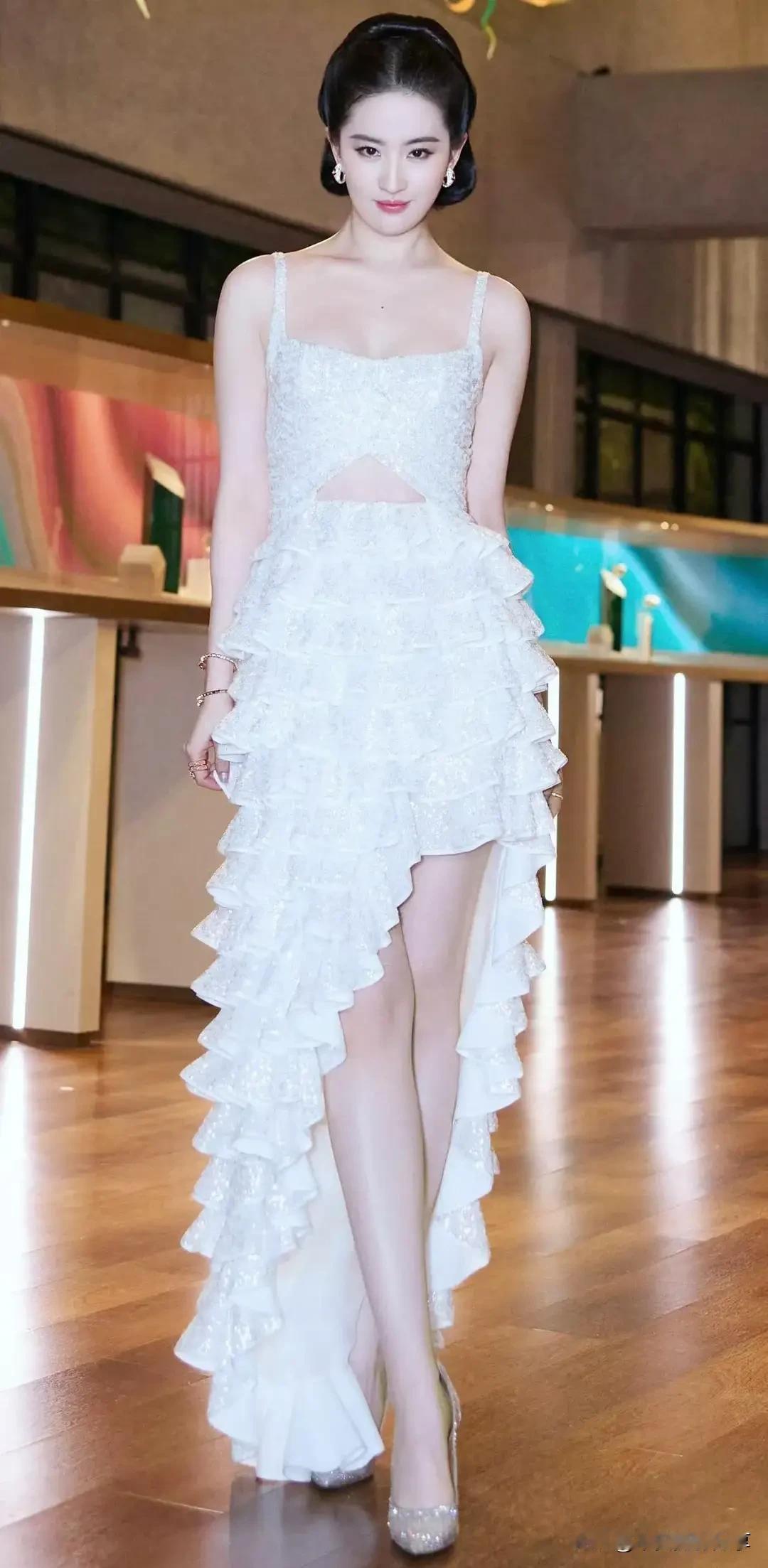 刘亦菲什么样的才算是美女高清美女 美女 超级耐看美女 本图片为美女 出众美女 天