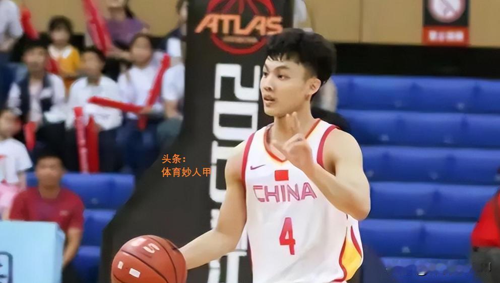 好事连连！徐杰收到2个惊喜，球迷：段位越来越高了。
近日，对于广东队后场悍将徐杰