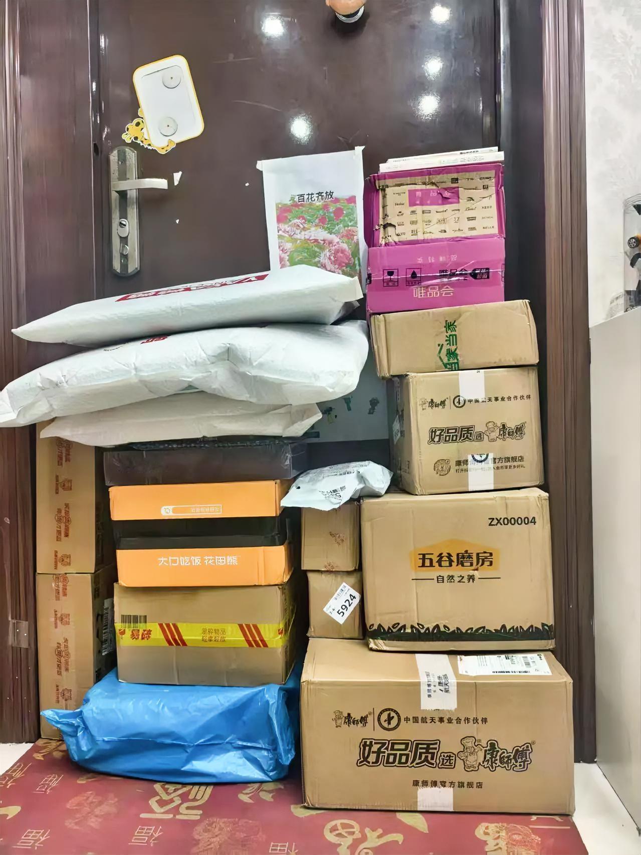 大家千万别和我犯同样的错误，
就是把快递拿到家里拆，
从那天开始，孩子咳嗽不止，