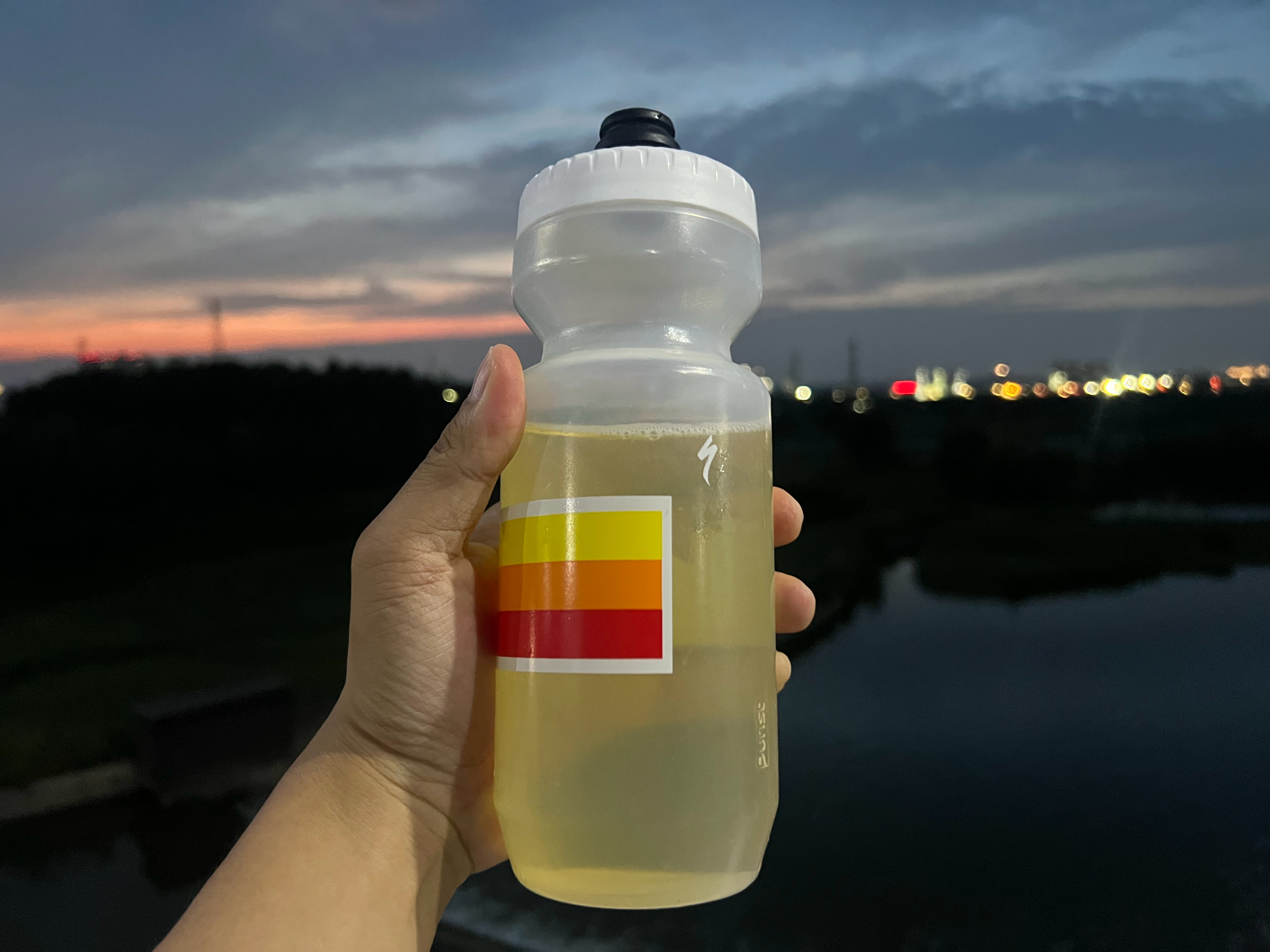 为了吃一口牛肉饼  跑了大半个咸阳市  还是没买到 