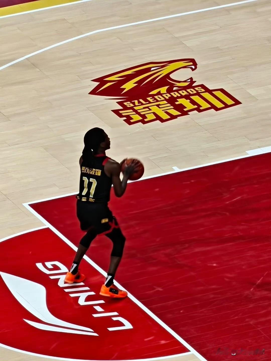 期待“神兵”史密斯再次超神，深圳男篮拿下6连胜！今晚深圳男篮客场挑战上海久事，深