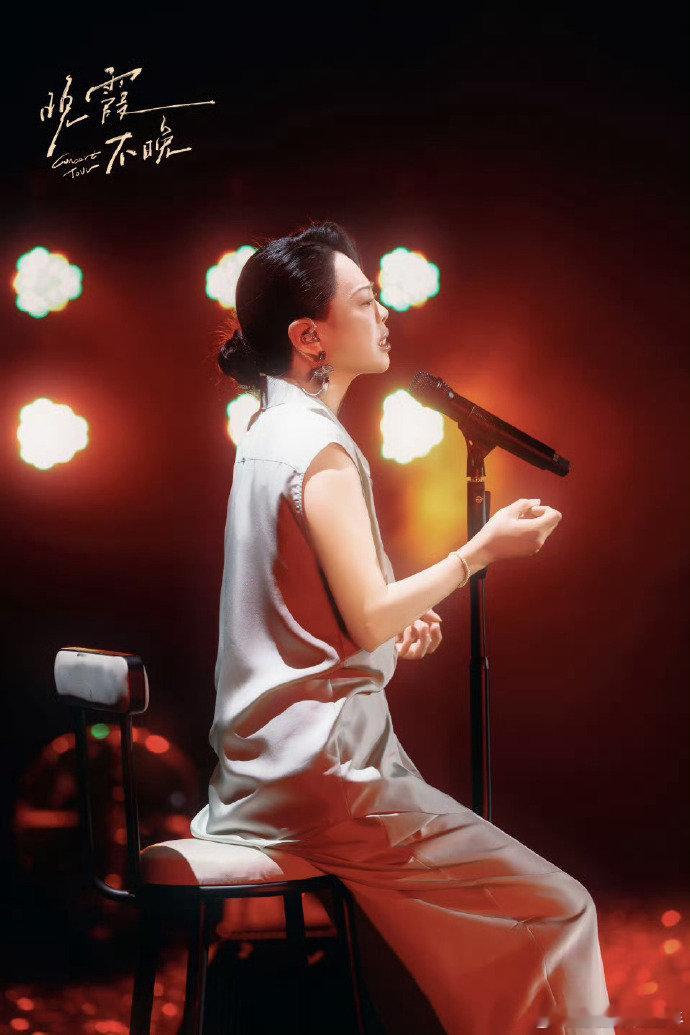 黄绮珊原生家庭的痛伴随一生 黄绮珊的童年一半是音乐的温柔，一半是家庭破碎的寒凉，