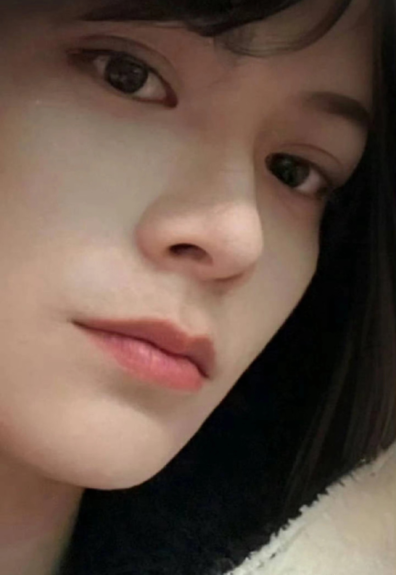 美得有点雌雄莫辨了… 