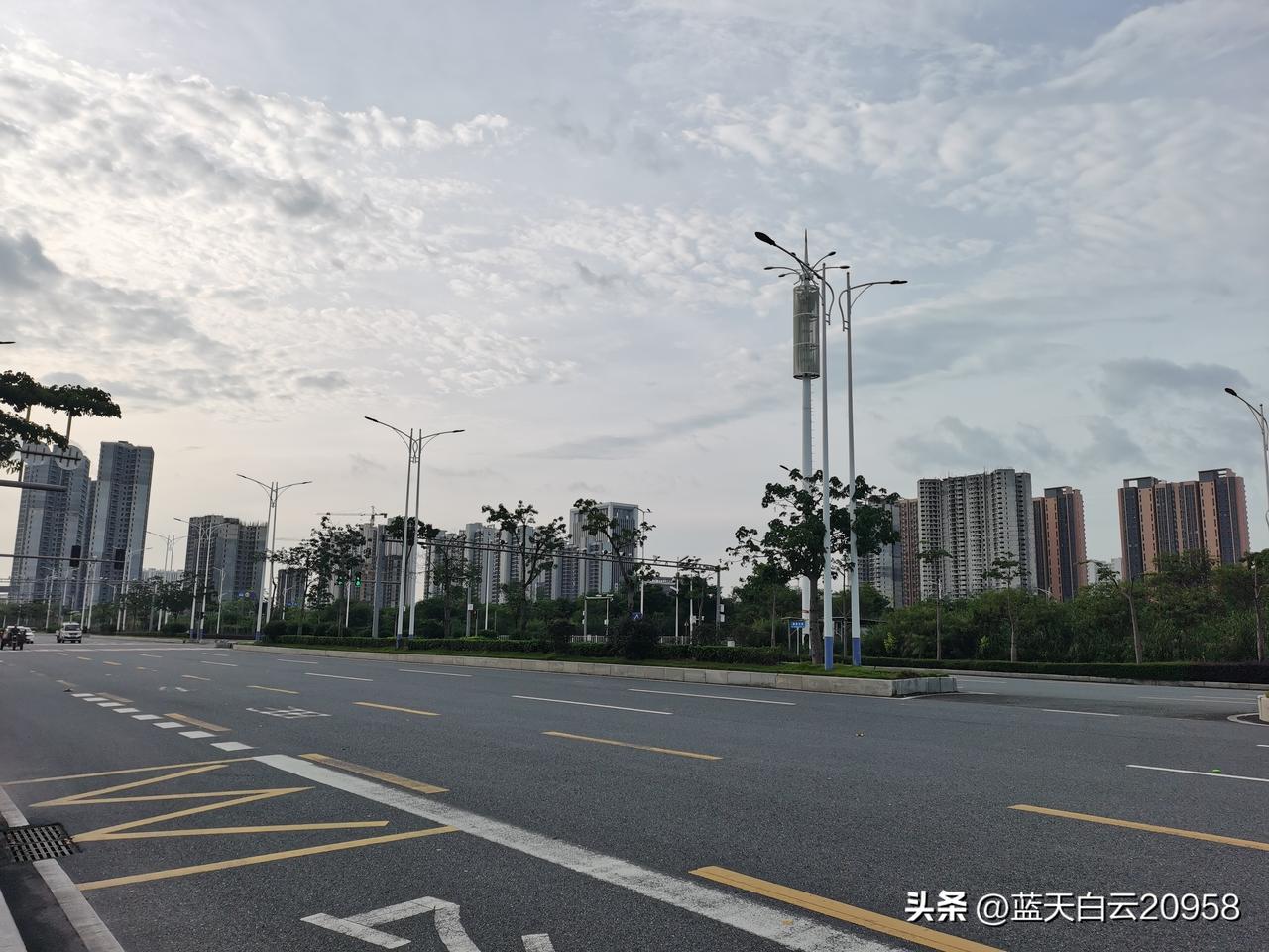 同事说，她很想跟婆婆好好相处，但就是处不好。同事生孩子叫婆婆来帮忙，婆婆说腰疼来