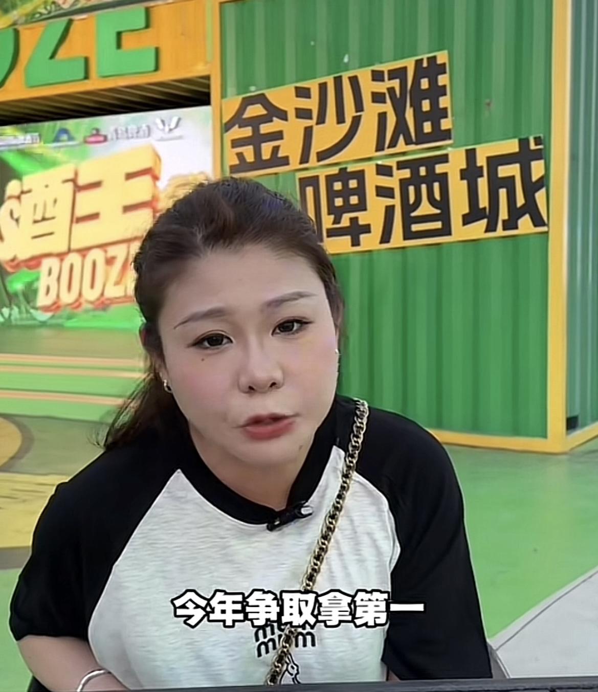 我今年要拿酒王！山东青岛，酒王争霸赛日趋激烈，去年的亚军江津三妹放出话来了：我今