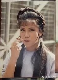 翁美玲决战玄武门幕后照，啃猪蹄香喷喷