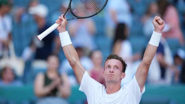 莱赫奇卡迈阿密大师赛完胜黑马兰达鲁斯，晋级四强
        北京时间2026